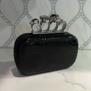 Knuckle Clutch - Black and Silver